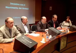 La conferenza stampa nella sede della Confindustria Cuneo, da sinistra: il sindaco di Boves, Mario Giuliano,  il sindaco di Busca e portavoce del Movimento dei Sindaci, Luca Gosso, il presidente di Confindustria Cuneo, Franco Biraghi, il vice-presidente dei Confartigianato Cuneo, Giorgio Felici, la sindaca di Costigliole Saluzzo, Milva Rinaudo